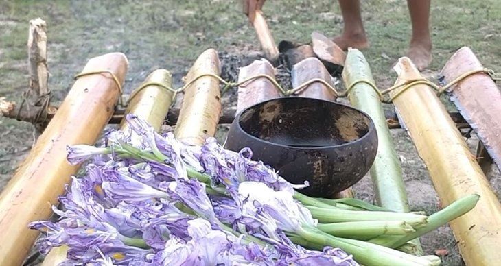 Hindistan cevizi ve karpuzun içinde yemek yaptı!