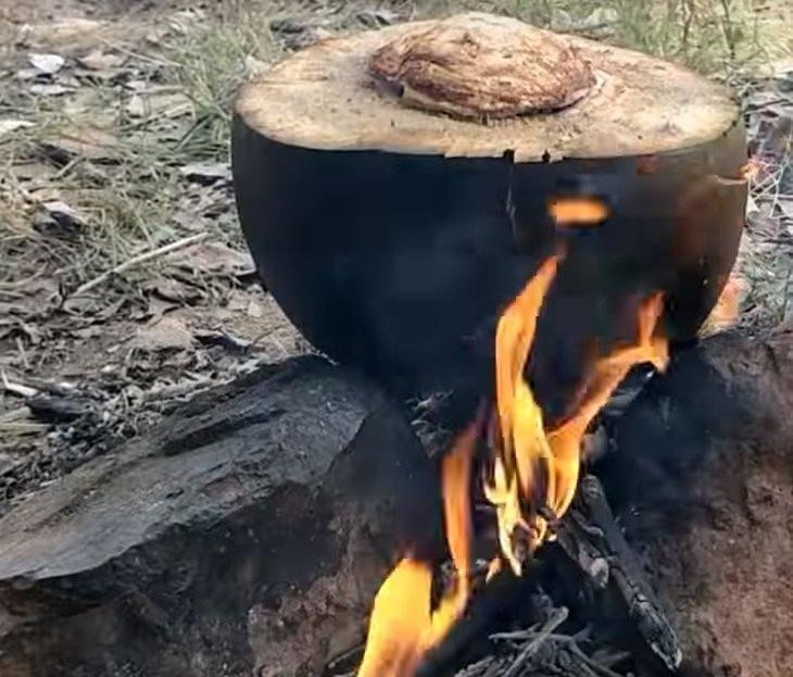 Hindistan cevizi ve karpuzun içinde yemek yaptı!