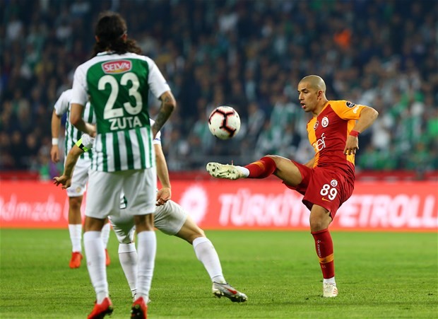 Feghouli'nin menajeri geldi görüşme yapıldı!