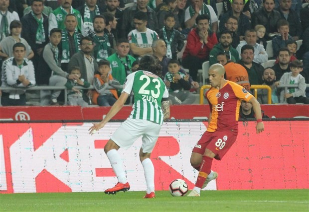 Feghouli'nin menajeri geldi görüşme yapıldı!