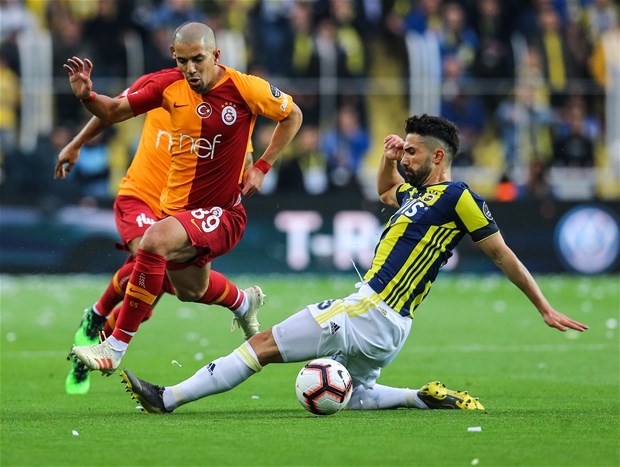 Feghouli'nin menajeri geldi görüşme yapıldı!