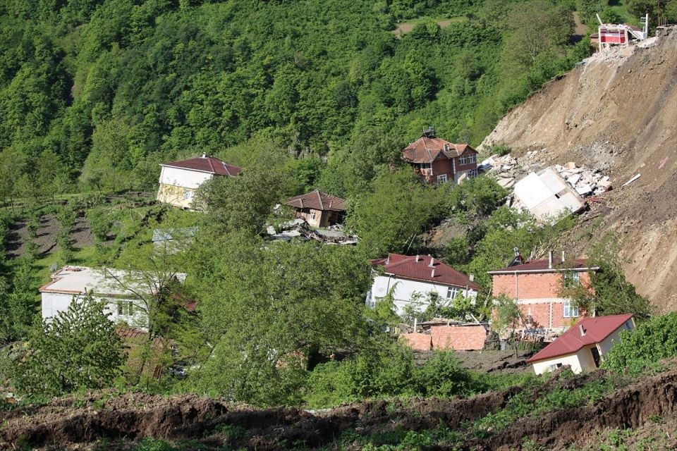 Ordu'da heyelanda 15 ev yıkıldı!