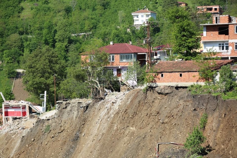 Ordu'da heyelanda 15 ev yıkıldı!