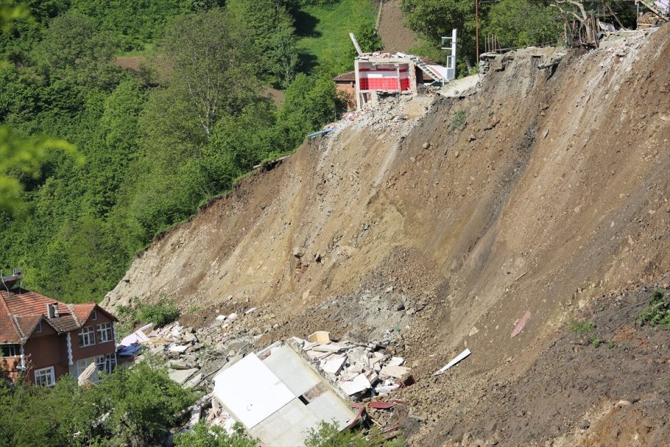 Ordu'da heyelanda 15 ev yıkıldı!