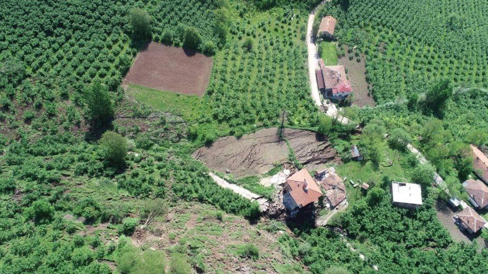 Ordu'da heyelanda 15 ev yıkıldı!