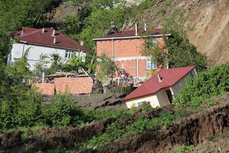 Ordu'da heyelanda 15 ev yıkıldı!