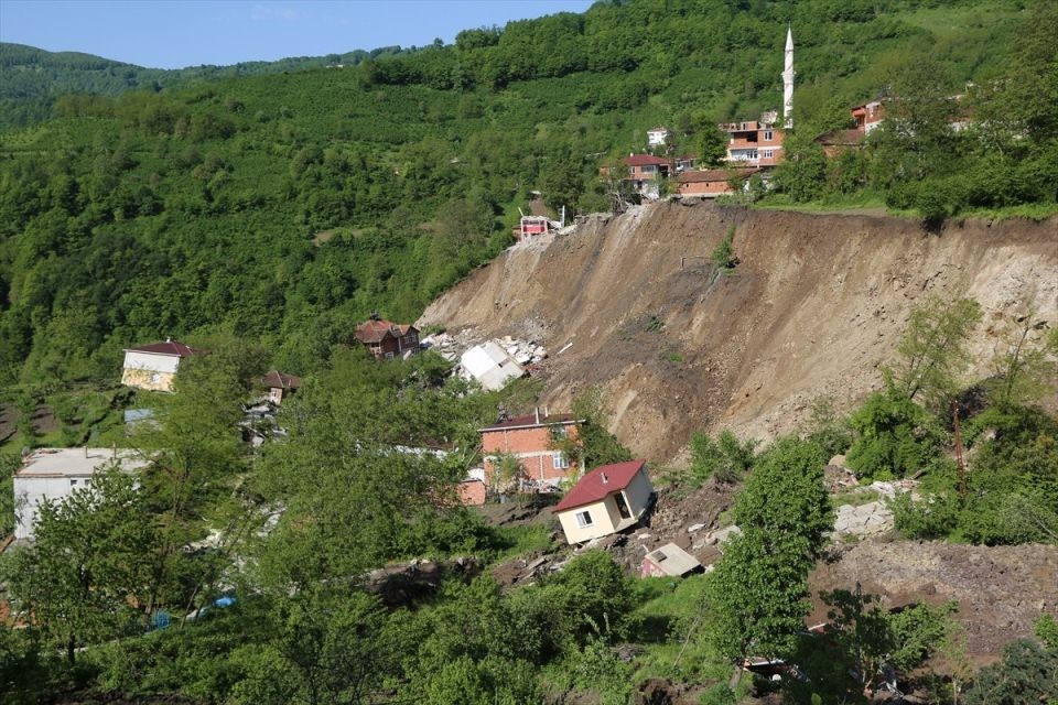 Ordu'da heyelanda 15 ev yıkıldı!