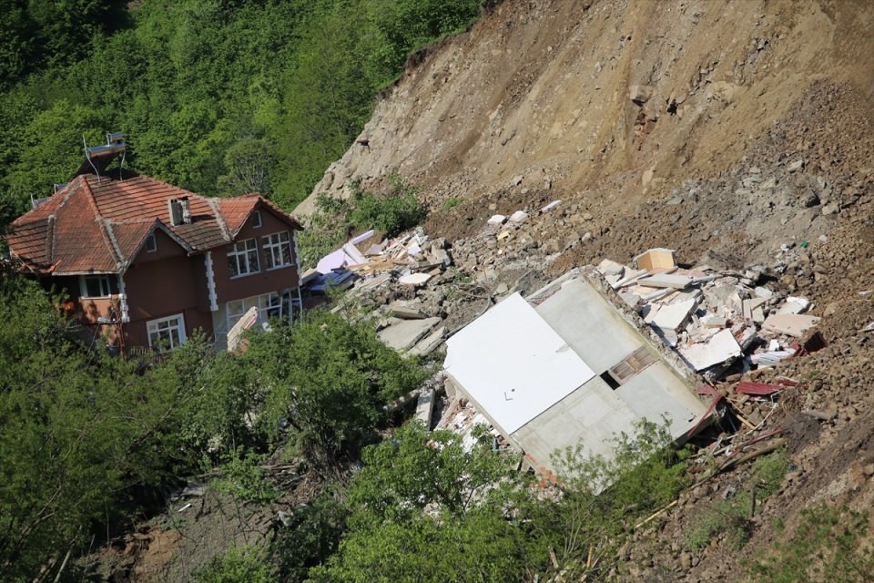 Ordu'da heyelanda 15 ev yıkıldı!