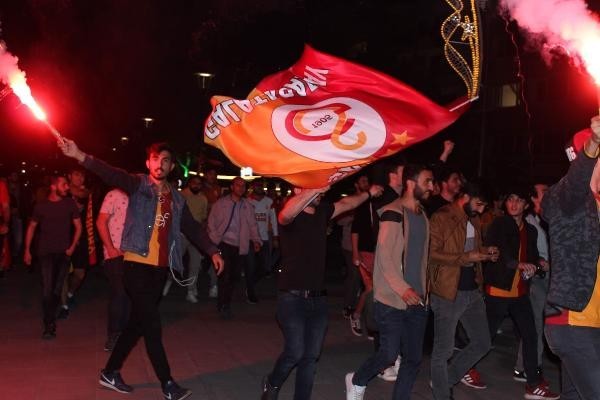 Türkiye'nin dört bir yanında kutlama! Şampiyonluk coşkusu