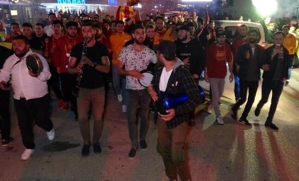 Türkiye'nin dört bir yanında kutlama! Şampiyonluk coşkusu