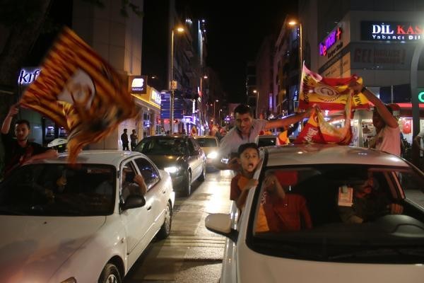 Türkiye'nin dört bir yanında kutlama! Şampiyonluk coşkusu