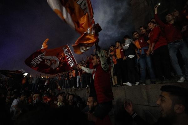 Türkiye'nin dört bir yanında kutlama! Şampiyonluk coşkusu