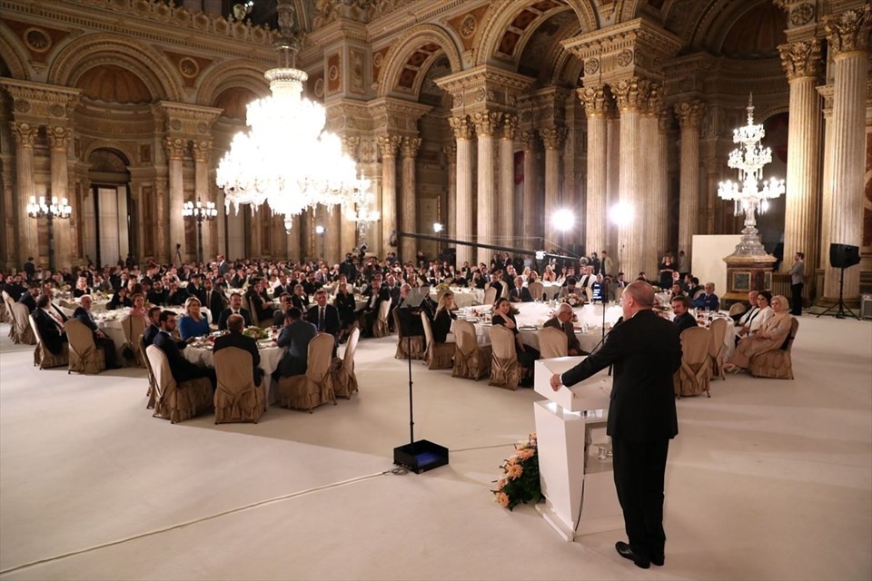 Erdoğan sanatçı ve sporcularla iftarda buluştu