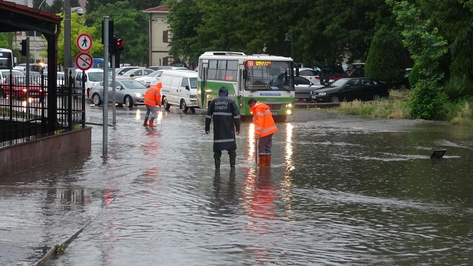 Pendik'te sağanak yağış