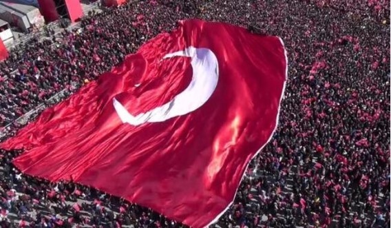 Ünlü isimlerden 15 Temmuz paylaşımları