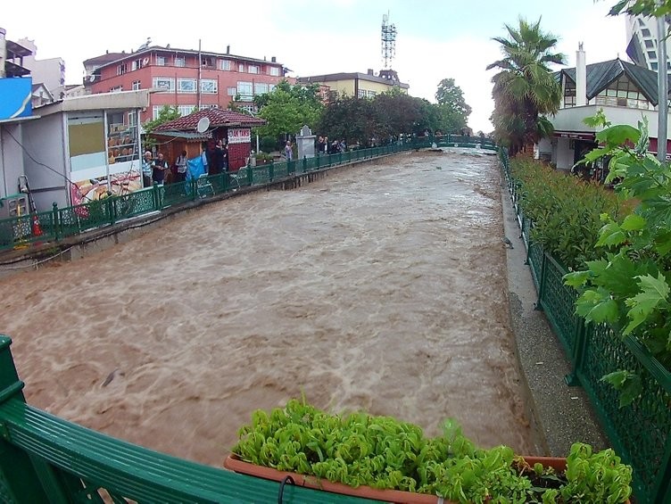 Düzce, Akçakoca'da sel çilesi