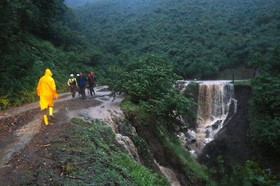 Düzce'de sel ve heyelan: Kayıp 7 kişiden birinin cesedi bulundu 