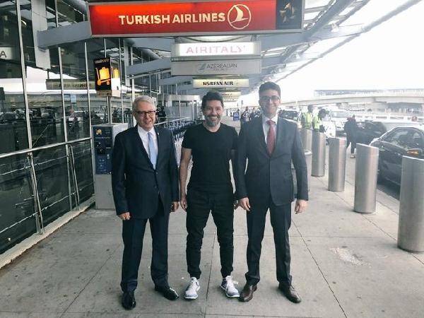 Hakan Atilla, uçağa binmeden önce görüntülendi