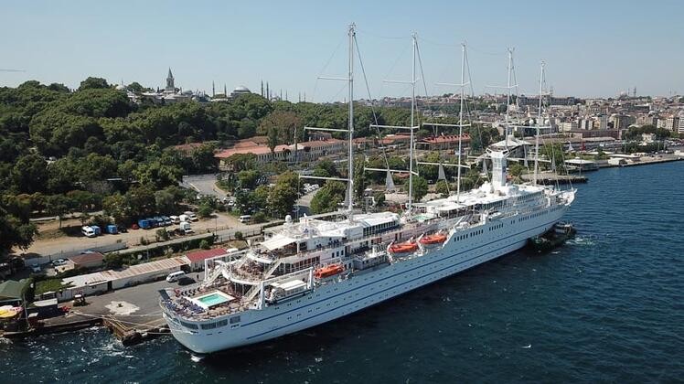 Dünya devi İstanbul'da! Gören şaşkın şaşkın onu izledi...