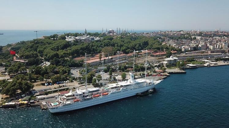 Dünya devi İstanbul'da! Gören şaşkın şaşkın onu izledi...