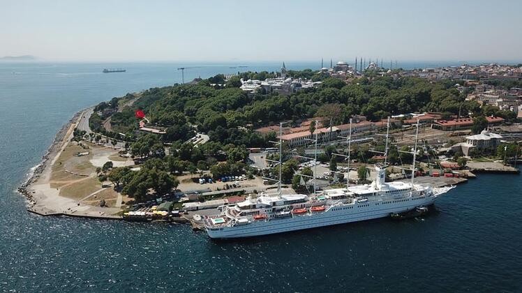 Dünya devi İstanbul'da! Gören şaşkın şaşkın onu izledi...