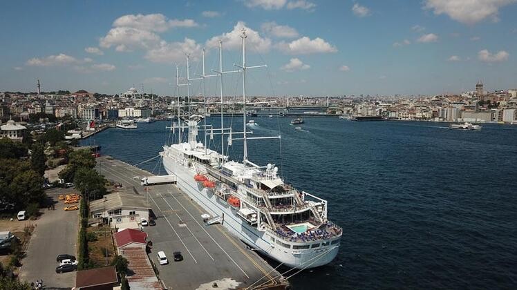 Dünya devi İstanbul'da! Gören şaşkın şaşkın onu izledi...