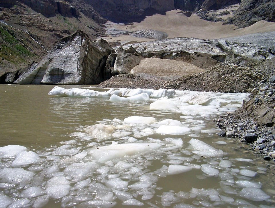 Hakkari'de 20 bin yıllık Cilo buzları eriyor