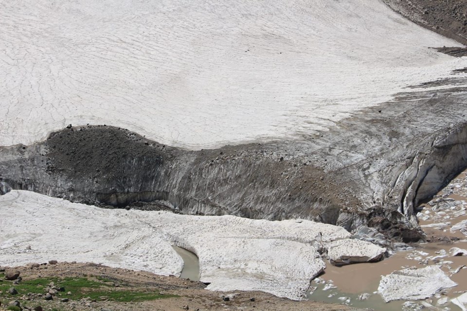 Hakkari'de 20 bin yıllık Cilo buzları eriyor