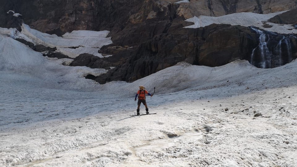 Hakkari'de 20 bin yıllık Cilo buzları eriyor