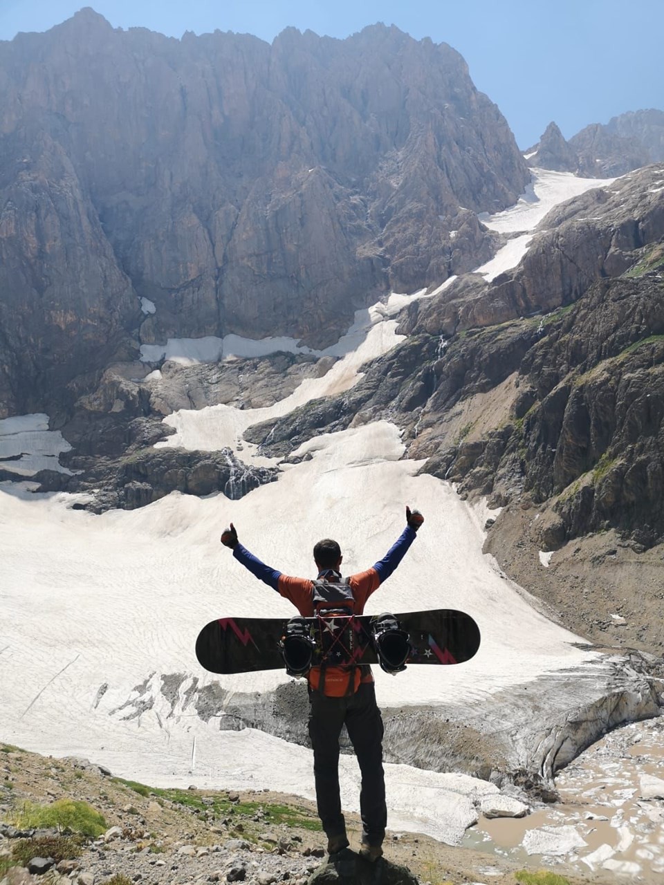 Hakkari'de 20 bin yıllık Cilo buzları eriyor