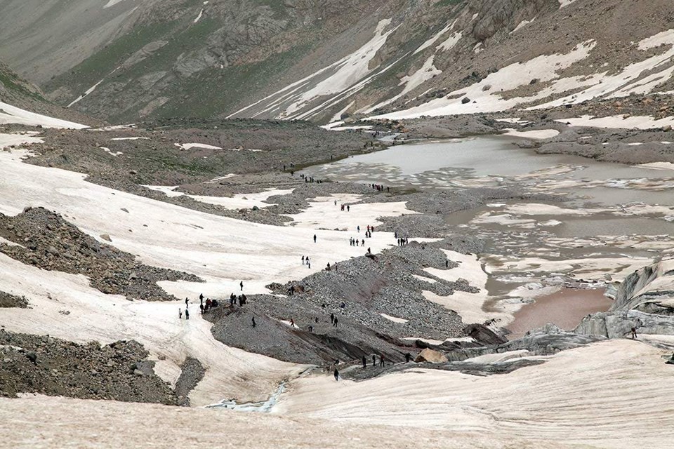 Hakkari'de 20 bin yıllık Cilo buzları eriyor