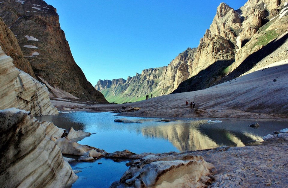 Hakkari'de 20 bin yıllık Cilo buzları eriyor