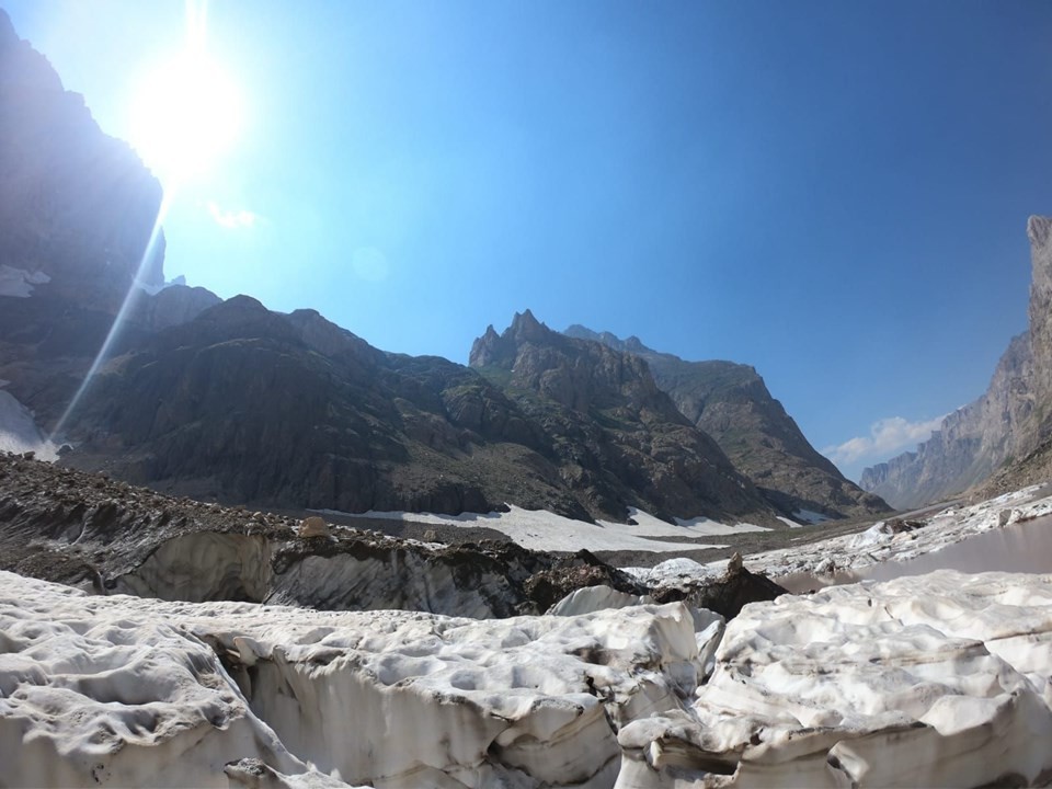 Hakkari'de 20 bin yıllık Cilo buzları eriyor