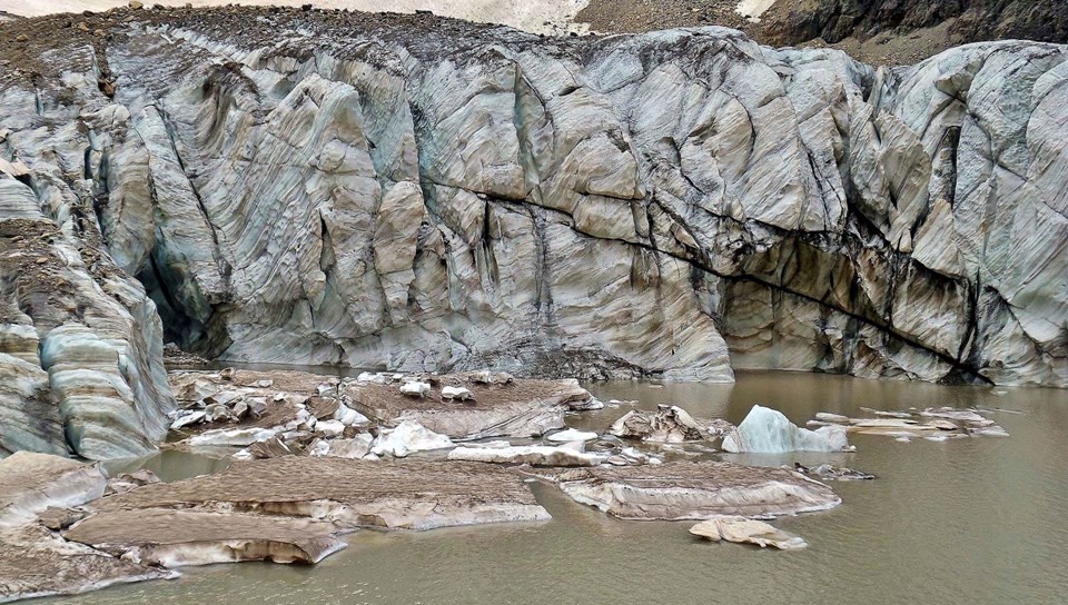 Hakkari'de 20 bin yıllık Cilo buzları eriyor