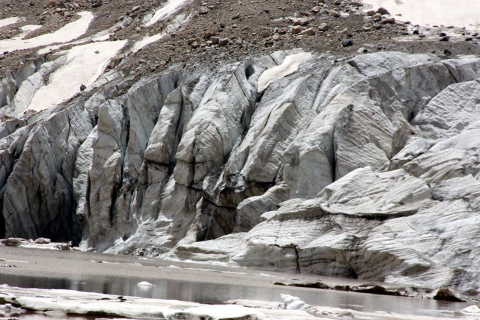 Hakkari'de 20 bin yıllık Cilo buzları eriyor