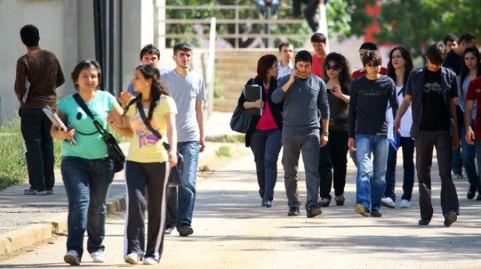 Başarılı öğrenciye destek veren çok