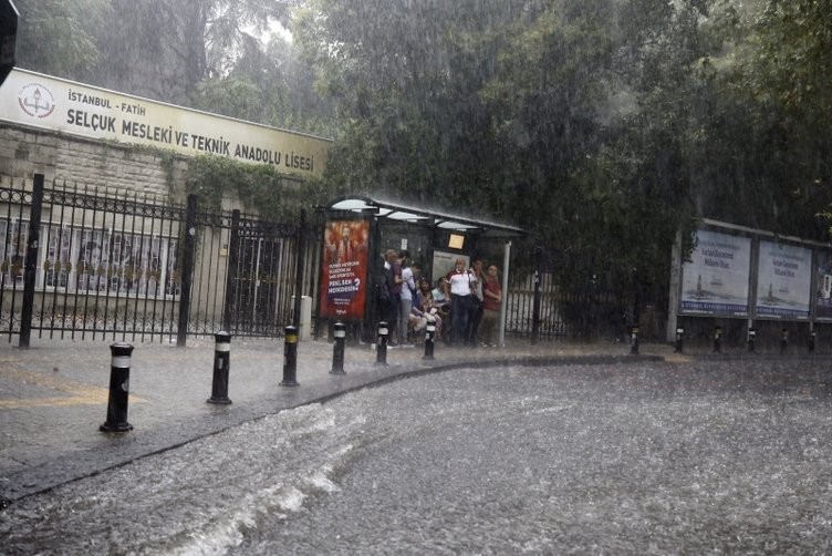 İstanbul'u şiddetli yağış vurdu!