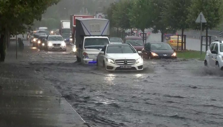 İstanbul'u şiddetli yağış vurdu!