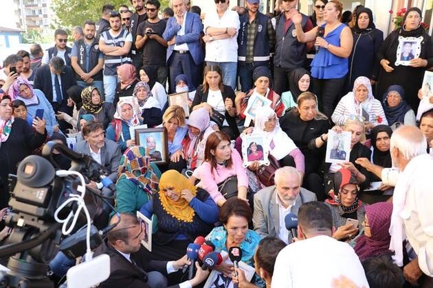 Sanatçılardan Diyarbakır'da oturma eylemi yapan ailelere destek