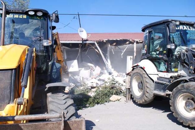 İstanbul'da yüzlerce kaçak yapı yıkıldı