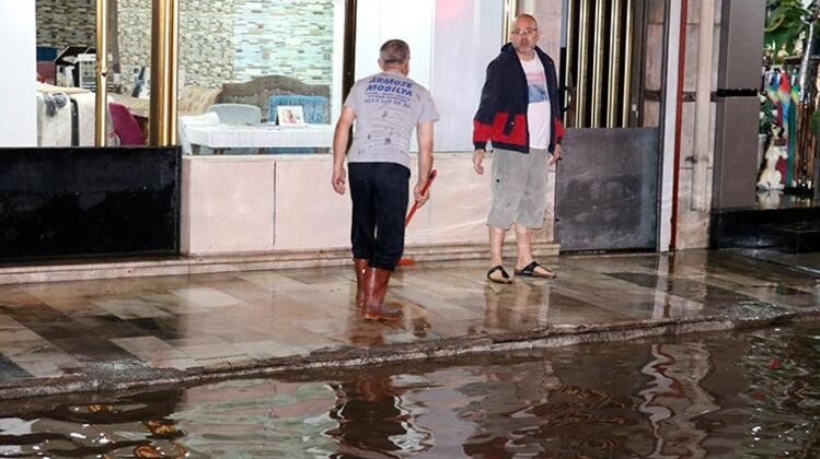 Meteoroloji uyarmıştı Ege'de 1 saat sürmesi yetti! 