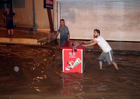 Meteoroloji uyarmıştı Ege'de 1 saat sürmesi yetti! 