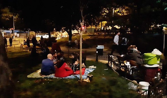 İstanbullular geceyi parklarda geçirdi