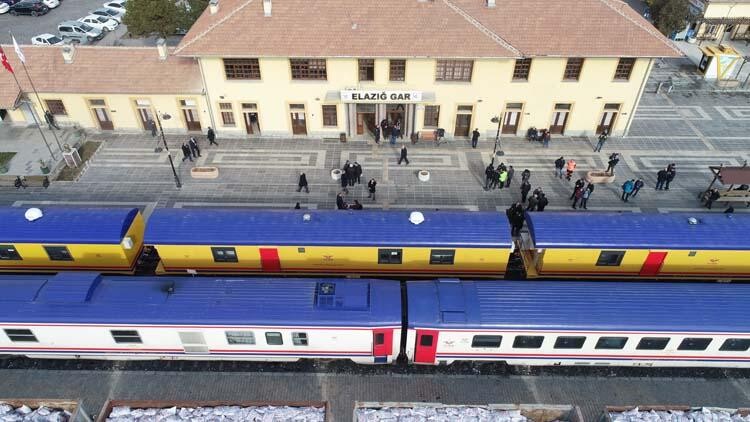 TCDD'nin yardım treni Elazığ'a ulaştı!