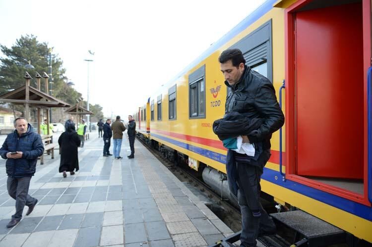 TCDD'nin yardım treni Elazığ'a ulaştı!