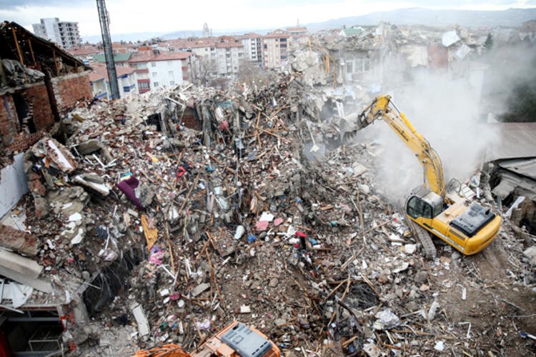 Deprem uzmanından açıklama: 30 kilometre kırılma var!