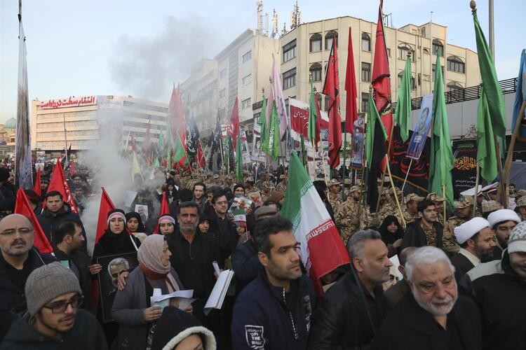 Süleymani'nin cenazesinde CNN muhabirinin zor anları