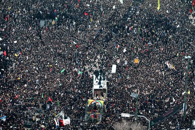 Süleymani'nin cenazesinde CNN muhabirinin zor anları