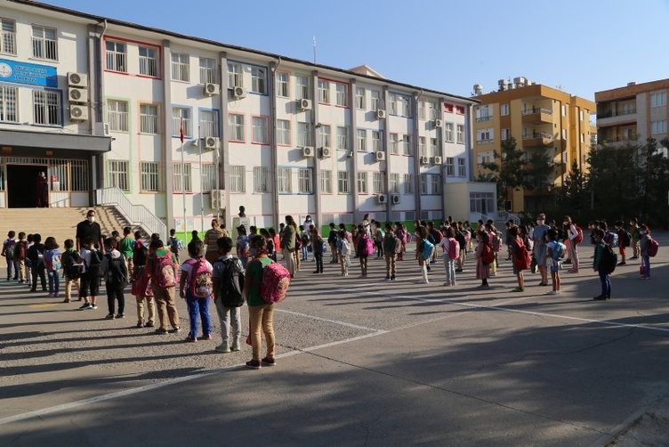 Yüz yüze eğitimden ilk görüntüler