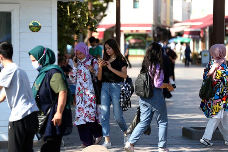 Maske takmayanlara 3 gün karantina ve para cezası